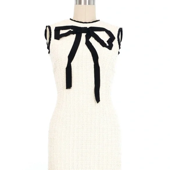 Gucci Sleeveless Cream Tweed Dress with Black Bow - Picture 1 of 3
